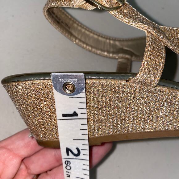 Andiamo Gold Leaf Rhinestone Sparkle Kitten Heeled Wedge Sandals Shoes 8.5 8 1/2 - Picture 2 of 4